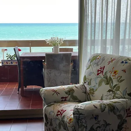 Acogedor Y Amplio Apartamento Familiar A Pie De Playa Calafell Exterior foto